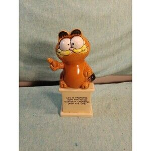 Garfield The Cat Enesco Figurine Pedestal 1981 Life is Knowing Driving